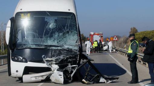 El autobús siniestrado viajaba desde Sanlúcar la Mayor a Écija