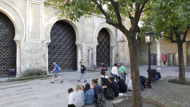 Celosía donde se va a abrir la segunda puerta en la Mezquita-Catedral