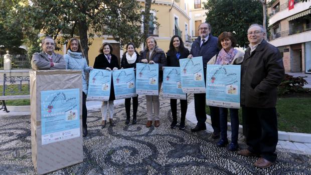 Miembros de las Hermandades del Trabajo en la presentación de su campaña navideña