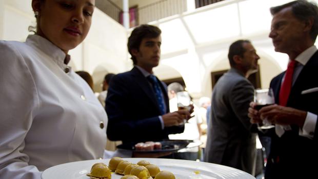 Hay menos mujeres en paro que hombres, pero su tasa de paro sigue siendo mayor