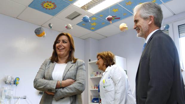 Susana Díaz y el consejero de Salud, el miércoles en el Hospital de Poniente de El Ejido