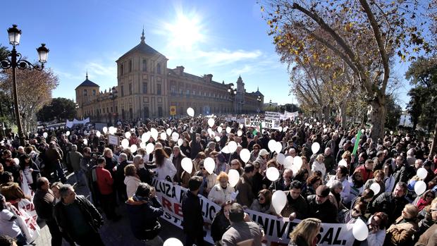 Imagen de la marea blanca de Sevilla del 15-E