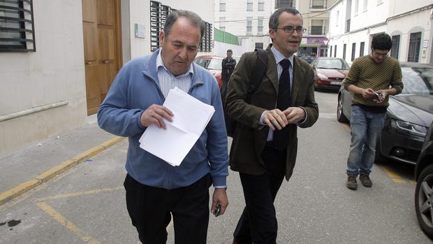 El excalcalde de Fuente Palmera, Antonio Guisado, antes de declarar ante el juez en 2010