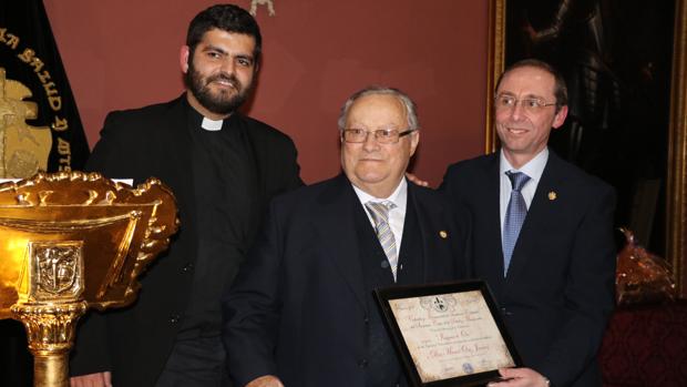 Homenaje de la cofradía del Cristo del Silencio