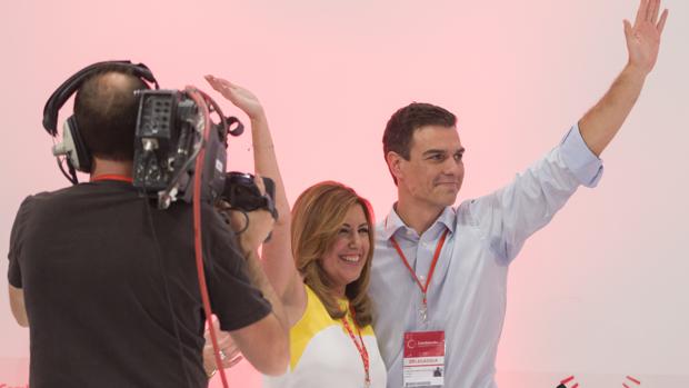 Susana Díaz y Pedro Sánchez en el Congreso extraordinario del PSOE del 28 de junio de 2014