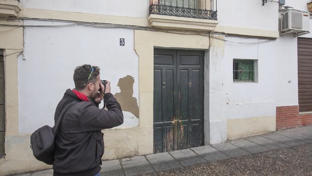 El cadáver hallado en la casa de la Fuenseca estaba casi momificado y con heridas de arma blanca