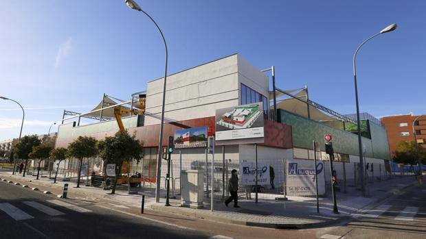 Edificio donde se va a abrir el nuevo supermercado de Deza