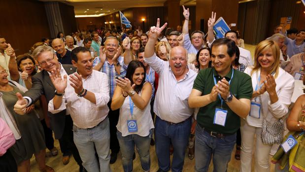 Celebración de la última victoria electoral en la sede del PP