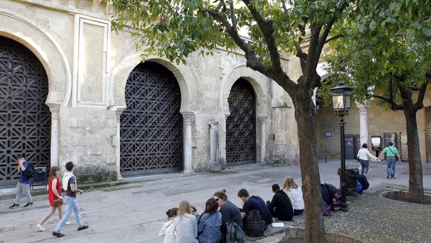 Imagen de la celosía que se retirará para generar la segunda puerta de la Mezquita-Catedral