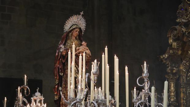 Procesión de Nuestra Señora de la Amparo