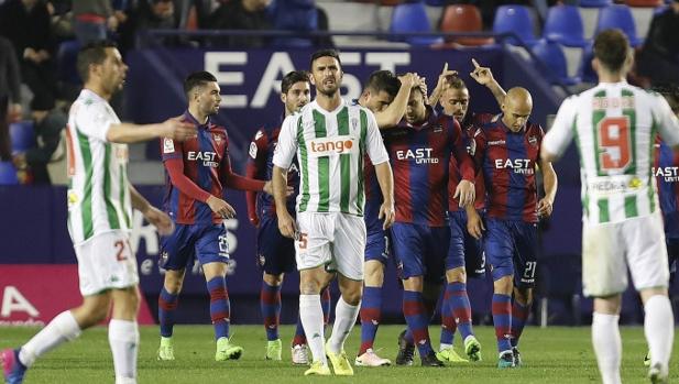 Un momento del UD Levante-Córdoba CF de este sábado en el Ciudad de Valencia