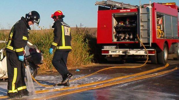 Bomberos de Palma del Río en una actuación