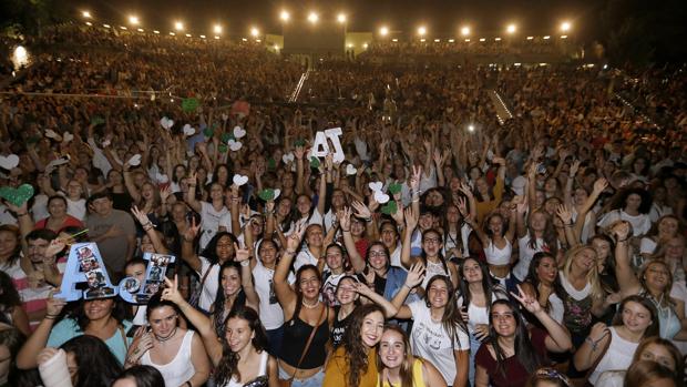 Asistentes a uno de los conciertos del Teatro de la Axerquía