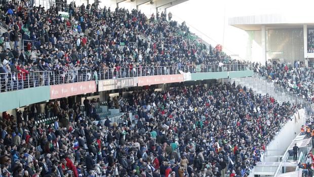 Lleno en el graderío de Anfiteatro y Tribuna Cubierta