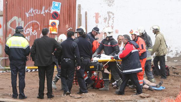 Bomberos, voluntarios y Policía Local arrimaron el hombro en el rescate de los cuerpos aquel día