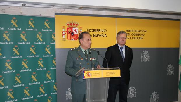 El coronel jefe de la Guardia Civil, Francisco Fuentes, junto al subdelegado del Gobierno, Juan José Primo Jurado