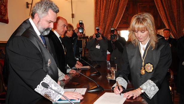 Ana Tárrago, junto a García Calderón, en un acto en 2008