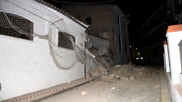 La casa derrumbada en la calle Puerta Granada de Priego