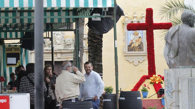 Cruz de mayo de la Borriquita, en la plaza de San Agustín