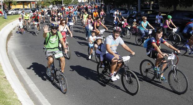 Participantes en la última edición de la fiesta de la bicicleta en Córdoba