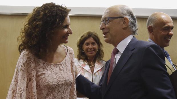 La consejera andaluza de Hacienda, María Jesús Montero, junto al ministro de Hacienda, Cristóbal Montoro