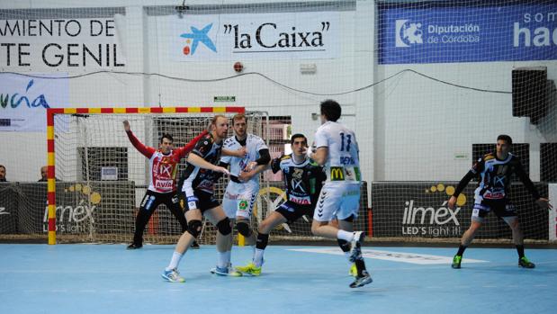 Un buen Ángel Ximénez AVIA Puente Genil sucumbe ante el Abanca Ademar León