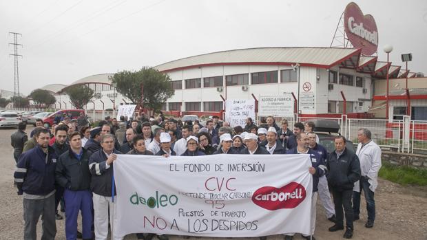 La plantilla de Deoleo en Alcolea protesta por el ERE y teme que se trocee la empresa