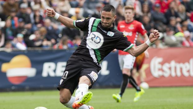 Florin Andone durante el últtimo Nástic-Córdoba