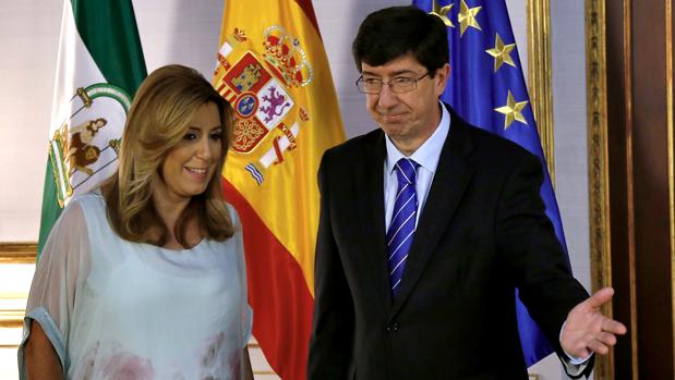 El líder de Ciudadanos en Andalucía, Juan Marín, junto a Susana Díaz en San Telmo