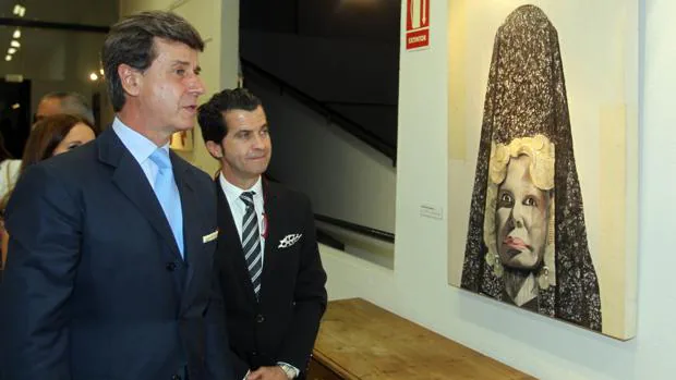 Cayetano en la inauguración de una exposición de homenaje a su madre en 2015