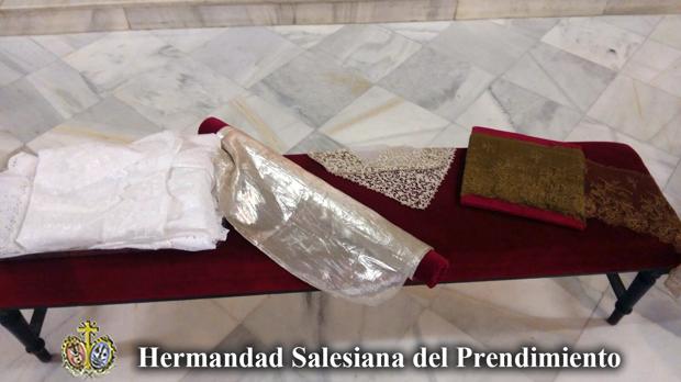 El Prendimiento de Córdoba bendice el nuevo ajuar de la Virgen de la Piedad