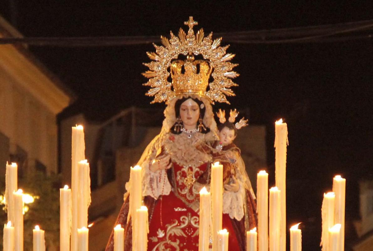 La Virgen de la Victoria , con su fisonomía actual, en procesión