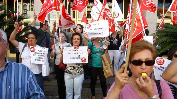 Protesta de trabajadoras de Clece en el Ayuntamiento, en una imagen de archivo