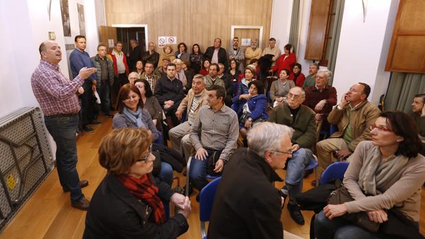 Un momento de la asamblea celebrada esta noche