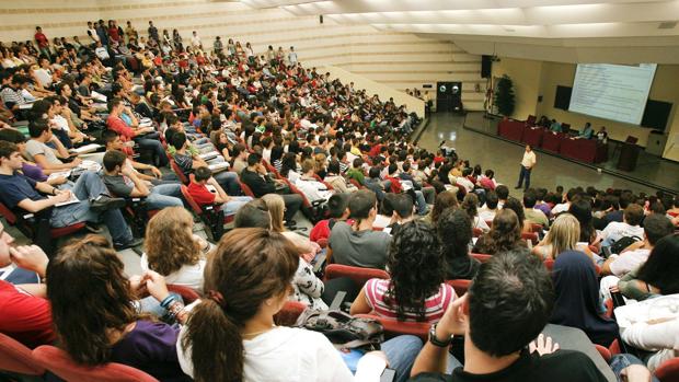 Alumnos de la Universidad de Córdoba durante una jornada