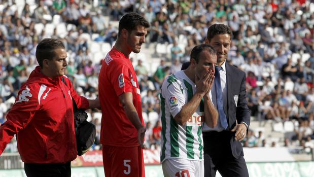 El central cordobés del Sevilla Atlético, Bernardo Cruz