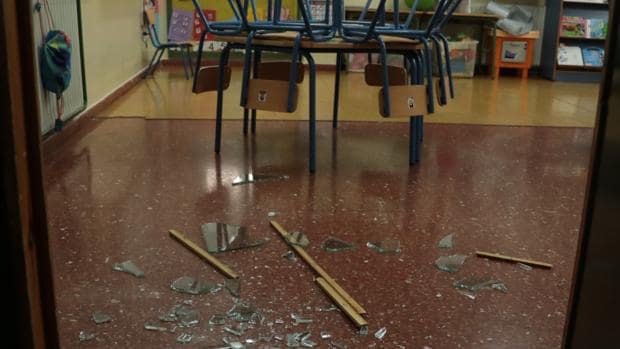 Desperfectos en uno de los colegios de Lucena afectados por la oleada de robos