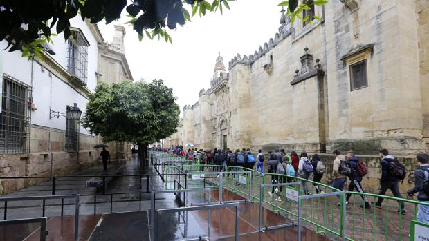 Palcos de la carrera oficial en la calle Torrijos