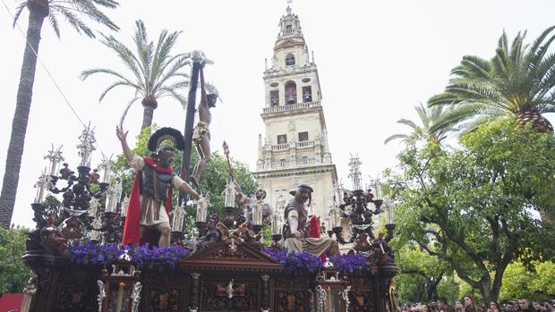 El Cristo de la Agonía, en el Patio de los Naranjos el Martes Santo