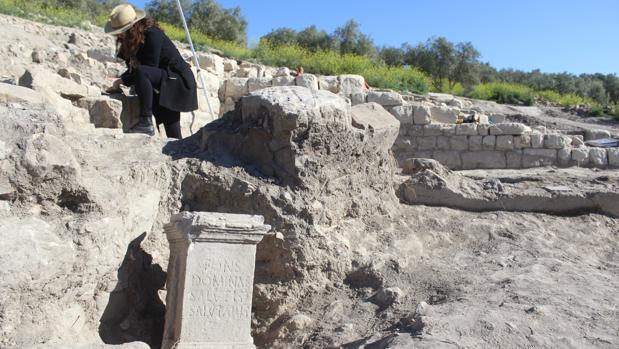 Inscripción hallada en Torreparedones y que confirma la consagración del lugar a la diosa Salutis Salutaris