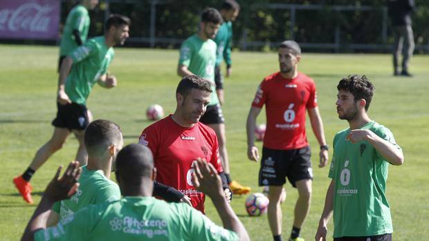 Luis Carrión en una sesión de trabajo con el Córdoba CF