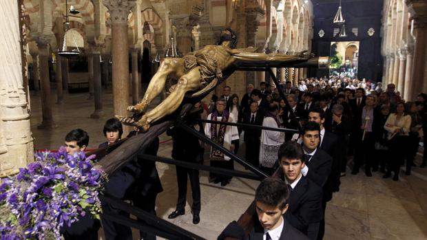 El Cristo de la Providencia en su Via Crucis de 2016 por la Mezquita-Catedral de Córdoba