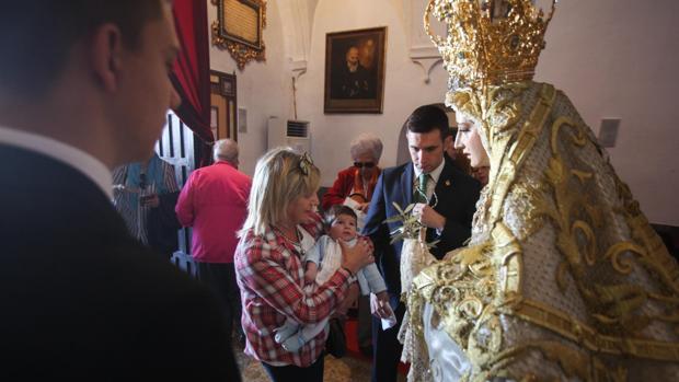 Apoyos en forma de música para la Virgen de la Paz de Córdoba