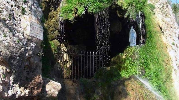 La Virgen de Lourdes se encontraba en la cueva de las Tobas en Higuera de la Sierra desde 1948