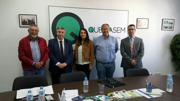 Reunión entre la portavoz del PSOE en el Ayuntamiento y miembros de Quemasem