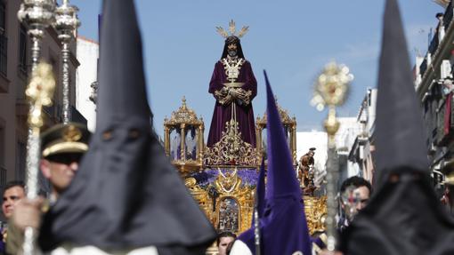 EL Señor Rescatado, tras iniciar su estación de penitencia