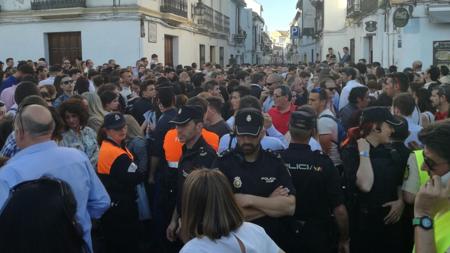 «Tapón» en Lineros con los penitentes del Rescatado