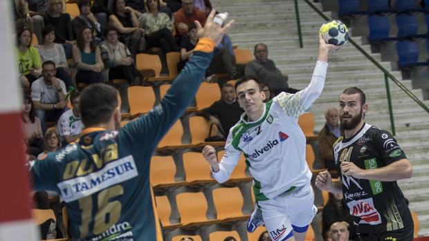 Jorge Oliva, portero del Ximénez, en el último partido ante Gastón, de Anaitasuna