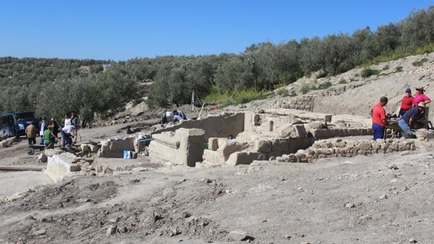 Una zona de excavación en el yacimiento de Torreparedones en Baena