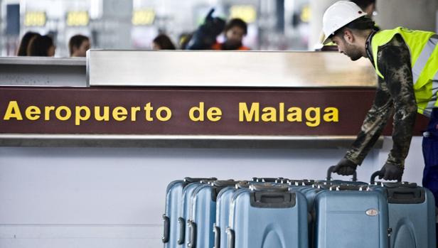 Un vuelo se desvía a Málaga por la actitud de uno de sus pasajeros